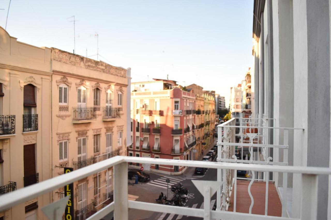 Gran Apartamento Cerca De Ruzafa Valencia Bagian luar foto